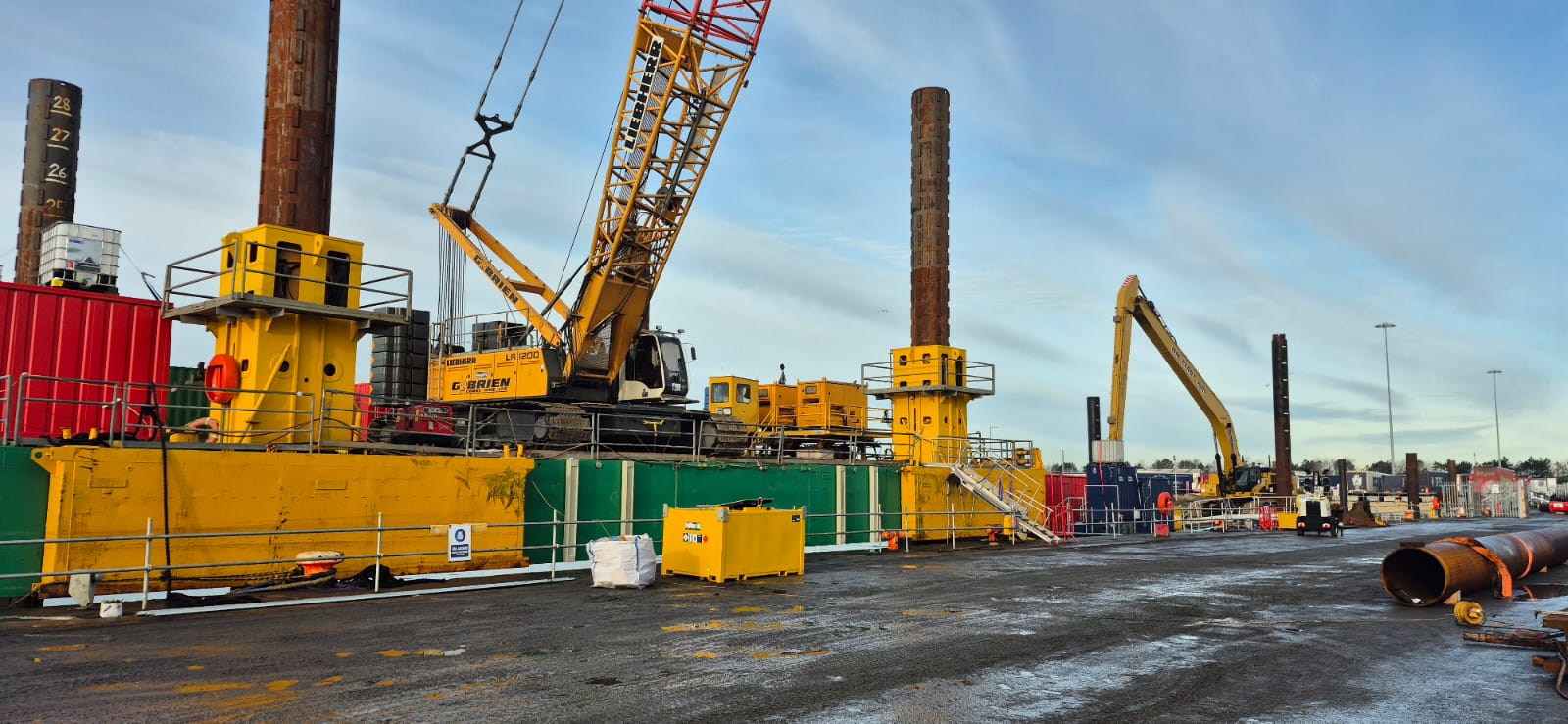 Heavy lifting and piling equipment on site