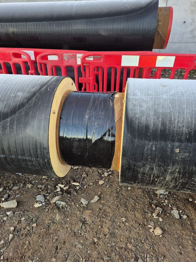 Insulated pipeline sections joined on site