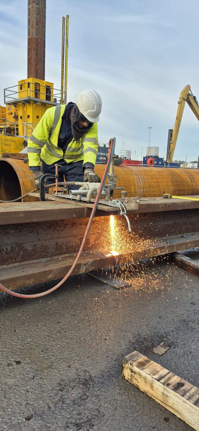 Worker flame-cutting steel plate